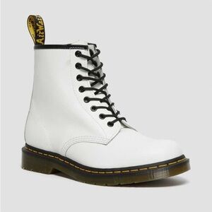 NWT DR MARTEN 1460 Smooth Leather Lace Up Boots!